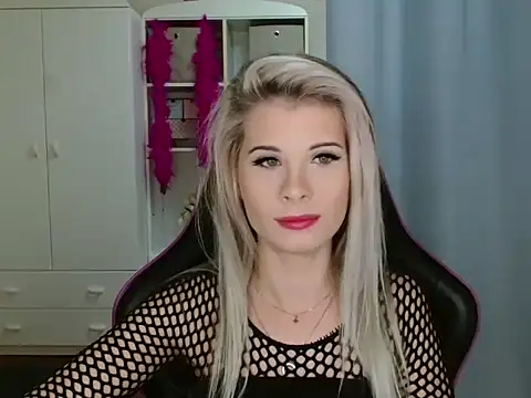 KristineGlow online show from October 31, 2025, 7:38 am