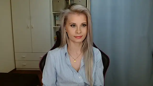 Snapshot of KristineGlow chatting on March 21, 2026, 3:16 pm KristineGlow online show from March 21, 2026, 3:16 pm