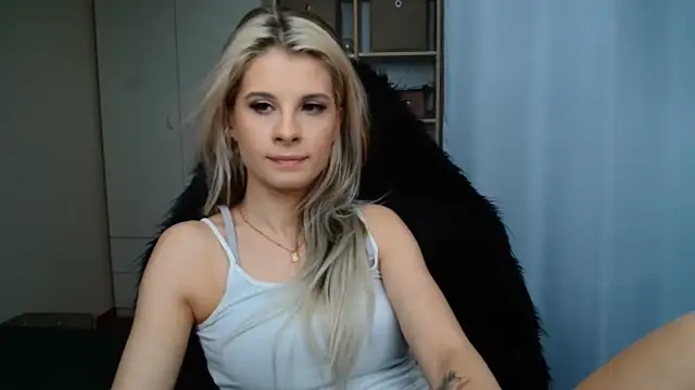 KristineGlow online show from June 30, 2026, 6:24 am