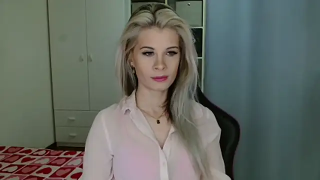 Snapshot of KristineGlow chatting on February 10, 2026, 7:18 am KristineGlow online show from February 10, 2026, 7:18 am