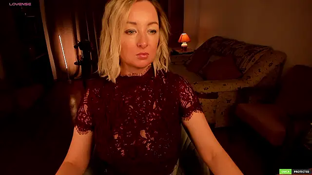 Snapshot of sexmom8 chatting on February 28, 2026, 11:10 am sexmom8 online show from February 28, 2026, 11:10 am