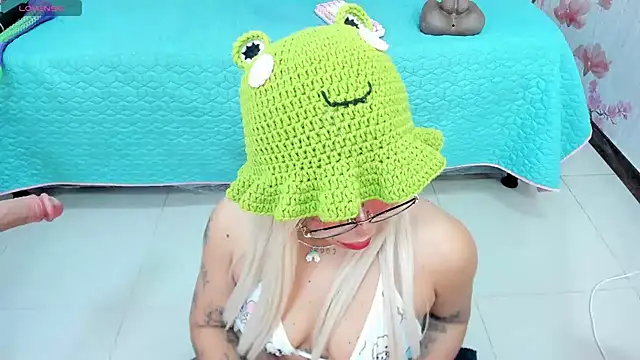 SafiroAgataaa online show from June 8, 2026, 2:56 am