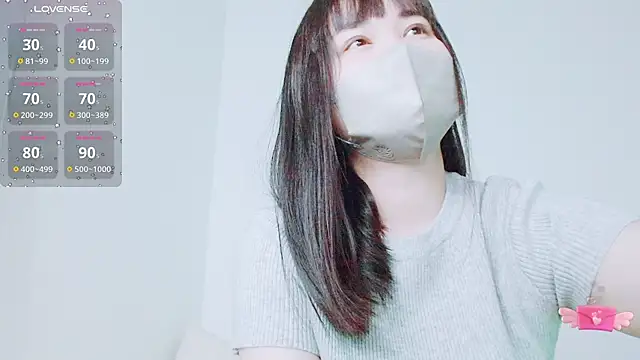 Snapshot of Zinzin_chan chatting on April 20, 2026, 6:42 pm Zinzin chan online show from April 20, 2026, 6:42 pm