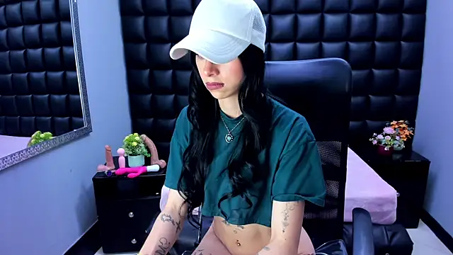 Dulce Miaa  online show from May 8, 2026, 6:23 pm