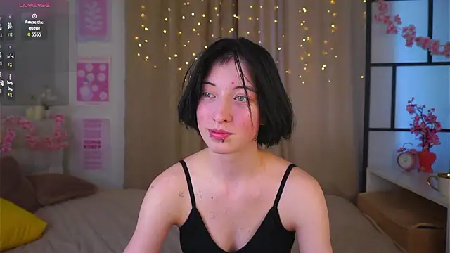 JuanaFriesz online show from March 6, 2026, 9:26 am