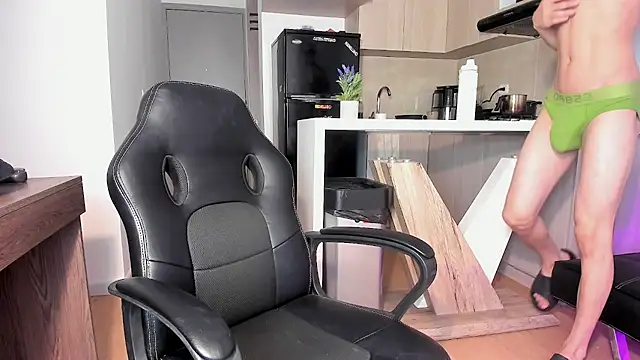 im jero online show from November 4, 2025, 9:07 pm