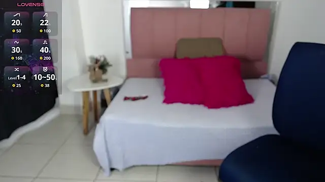 SammySmall F w online show from December 18, 2025, 9:40 pm