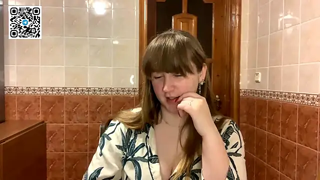 MaroonMoon  online show from December 3, 2025, 8:52 pm