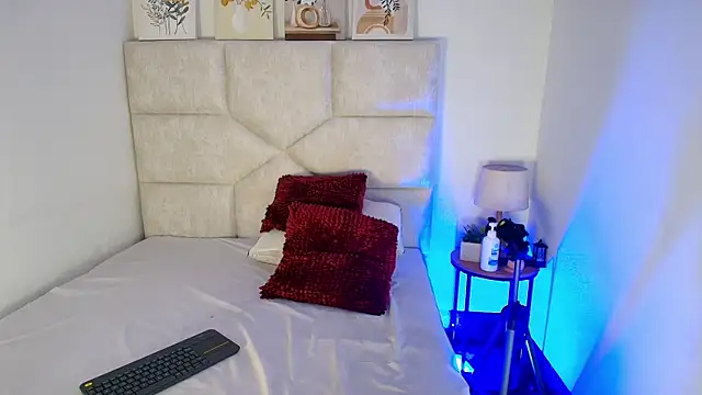 elizawiliamst online show from July 25, 2026, 11:16 am