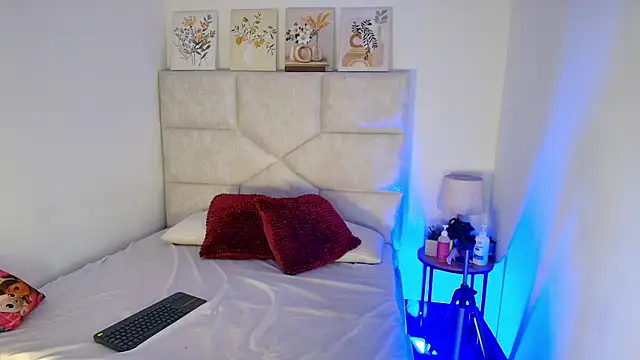 elizawiliamst online show from July 31, 2026, 12:26 pm