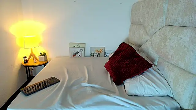 elizawiliamst online show from August 4, 2026, 6:56 pm