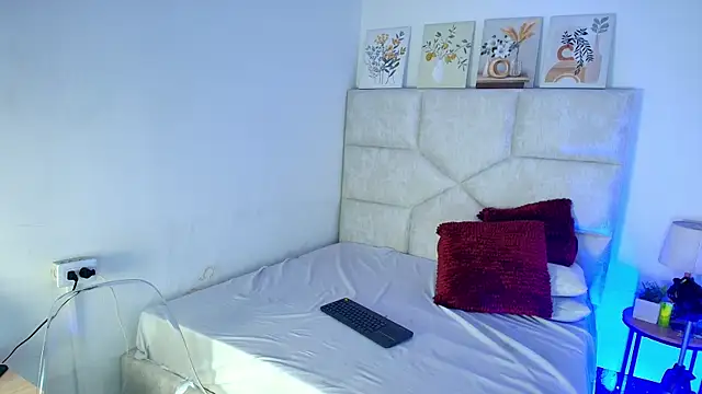 elizawiliamst online show from July 24, 2026, 11:17 am