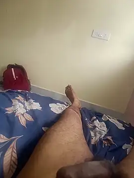 bobby3374 online show from October 7, 2025, 4:24 am