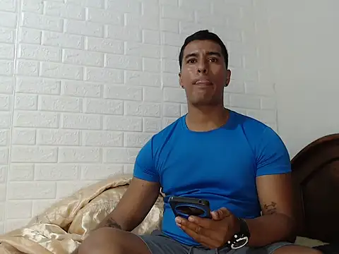 aaron miller97 online show from September 15, 2025, 4:18 pm