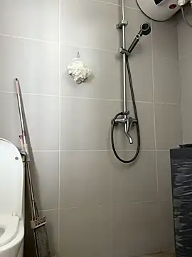 xixi-kiki online show from September 10, 2025, 4:11 am