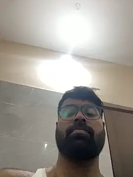 DJLOVE280825 online show from November 6, 2025, 1:09 am