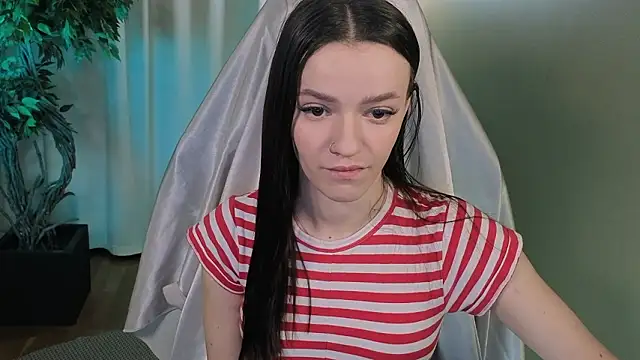 E l i z e  online show from February 11, 2026, 5:29 am