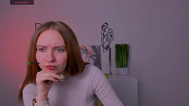 mila glow1 online show from October 1, 2025, 7:29 pm