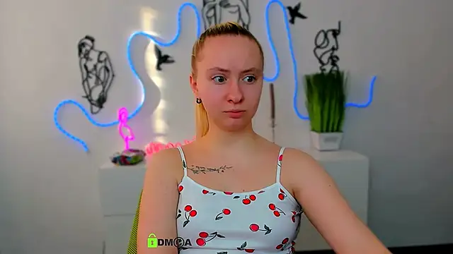 Snapshot of mila_glow1 chatting on March 5, 2026, 6:32 am mila glow1 online show from March 5, 2026, 6:32 am