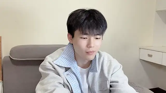 xiaoyang5200 online show from December 4, 2025, 2:49 pm