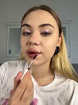 LunaMillie online show from September 25, 2025, 4:40 am