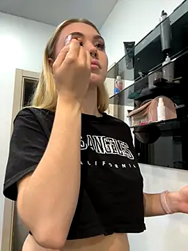 LunaMillie online show from October 13, 2025, 9:11 am