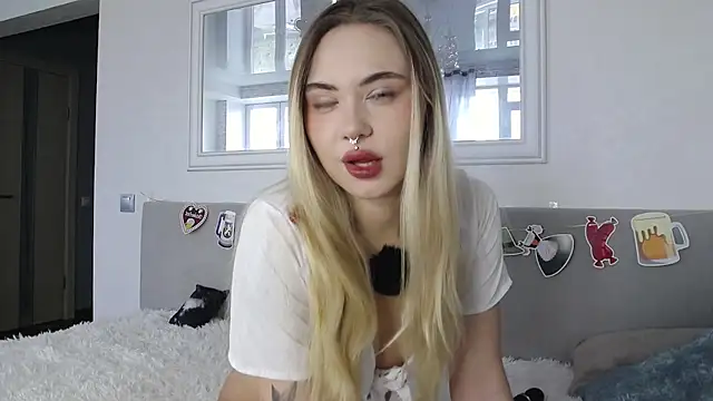 LunaMillie online show from September 23, 2025, 5:36 am