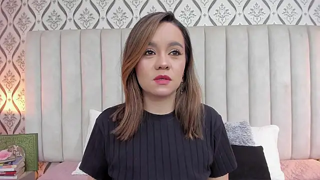 Sky Junne online show from October 12, 2025, 5:47 pm