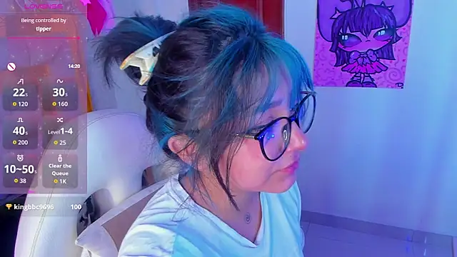 sophiievv online show from March 3, 2026, 7:43 pm