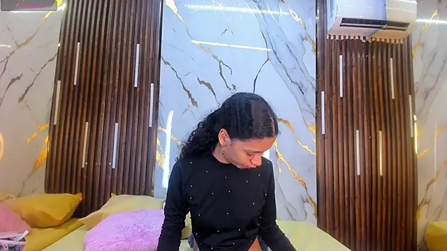 VictoriaDuart online show from September 22, 2025, 8:15 pm