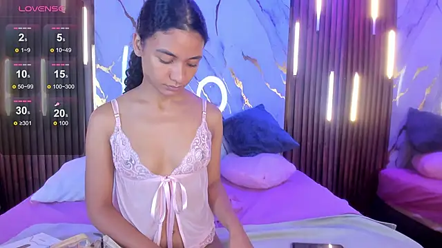 VictoriaDuart online show from October 8, 2025, 8:20 pm