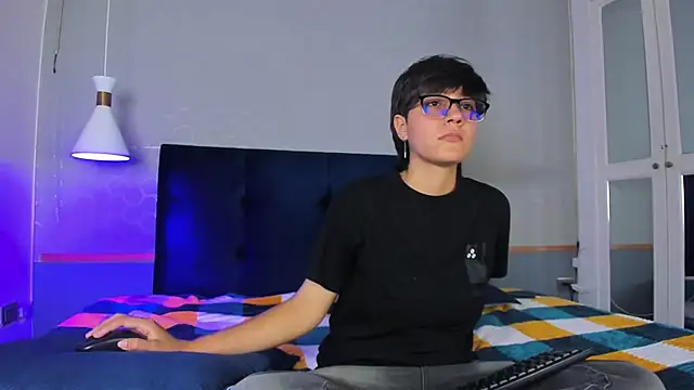 Tsuki Maru online show from September 25, 2025, 8:04 pm