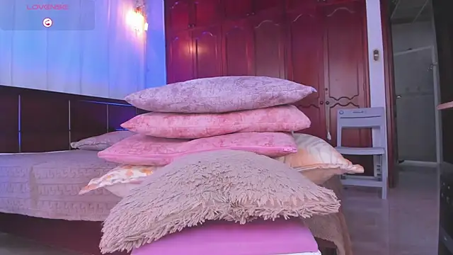 Snapshot of Shantal_777 chatting on March 3, 2026, 2:13 pm Shantal 777 online show from March 3, 2026, 2:13 pm