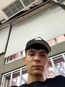 Snapshot of Luck__090 chatting on October 9, 2025, 6:19 pm Luck 090 online show from October 9, 2025, 6:19 pm