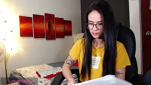 Ashley olivares online show from November 4, 2025, 1:53 am