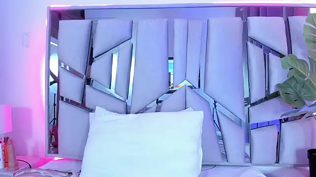  valeria saenz  online show from September 27, 2025, 7:09 pm