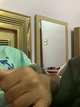 FlungBergenia online show from October 21, 2025, 1:43 pm