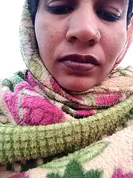 Snapshot of Hot_Seema83 chatting on November 10, 2025, 1:21 am Hot Seema83 online show from November 10, 2025, 1:21 am