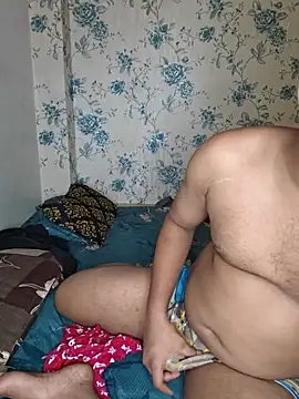 priyaverma00 online show from April 26, 2026, 6:05 pm