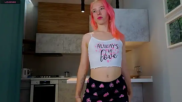 JuliannaWenger online show from October 21, 2025, 4:28 pm