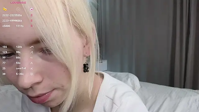 JuliannaWenger online show from December 15, 2025, 4:13 pm