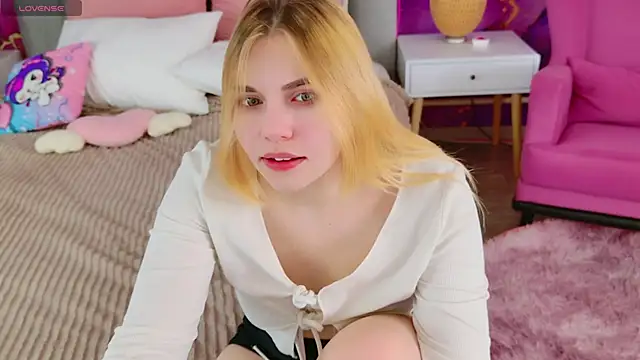 Evie Vall online show from October 17, 2025, 3:25 pm