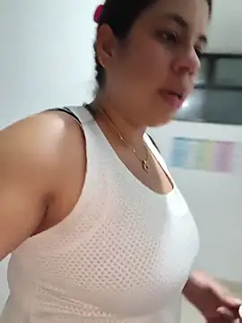 Snapshot of GabyMontenegro chatting on April 8, 2026, 11:33 am GabyMontenegro online show from April 8, 2026, 11:33 am