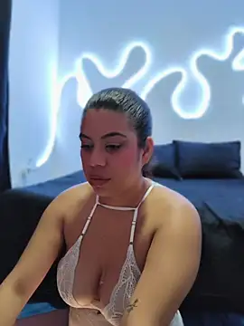 Snapshot of GabyMontenegro chatting on April 5, 2026, 12:56 pm GabyMontenegro online show from April 5, 2026, 12:56 pm