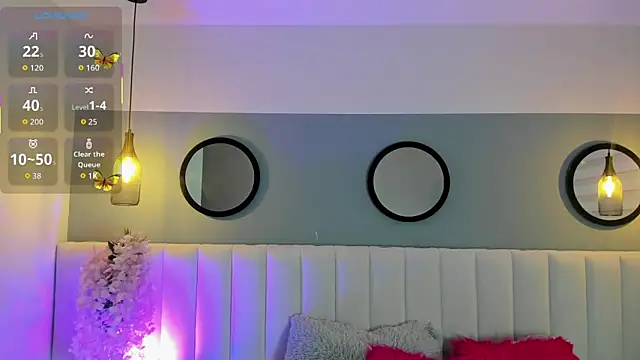 Mila Hank  online show from October 8, 2025, 1:23 pm