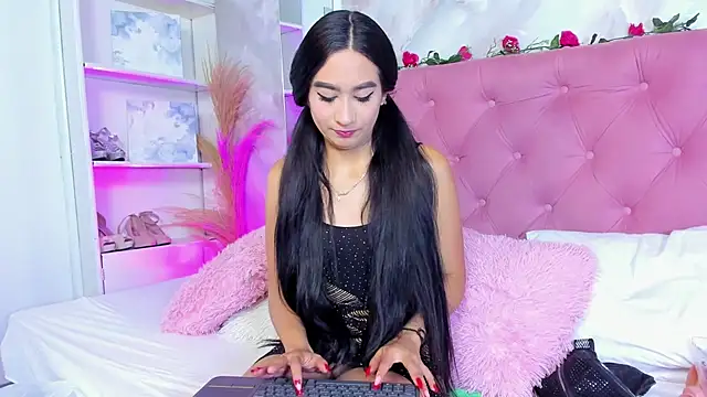 Nicolqueen  online show from October 6, 2025, 11:55 am