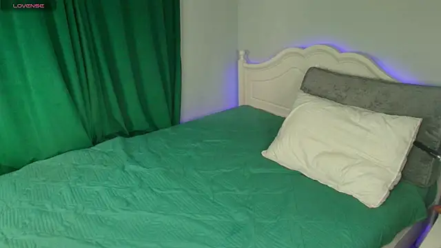 katerine Monroe online show from October 19, 2025, 7:22 am