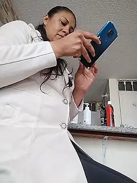 KittyHoleshot87 online show from September 12, 2025, 1:22 pm