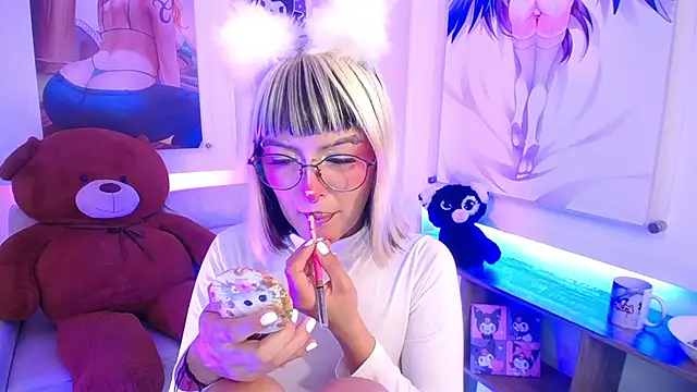 lil candy77 online show from September 17, 2025, 12:18 pm