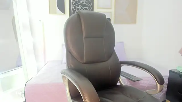 koraline 333 online show from October 17, 2025, 8:54 pm